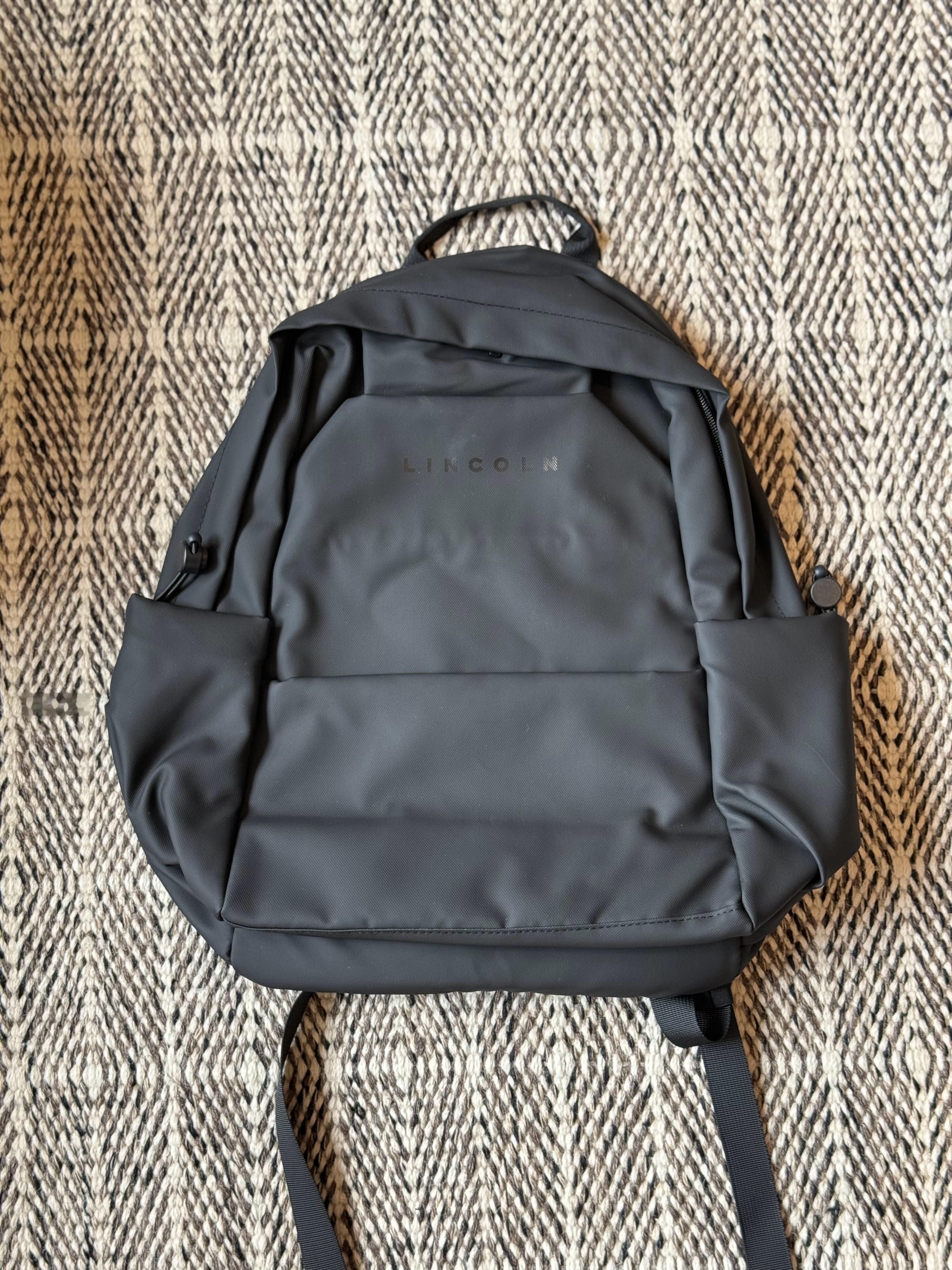 今天给家人们抽一个l林肯书包🎒点赞就行！  静静宠粉来啦 ​  ​​​