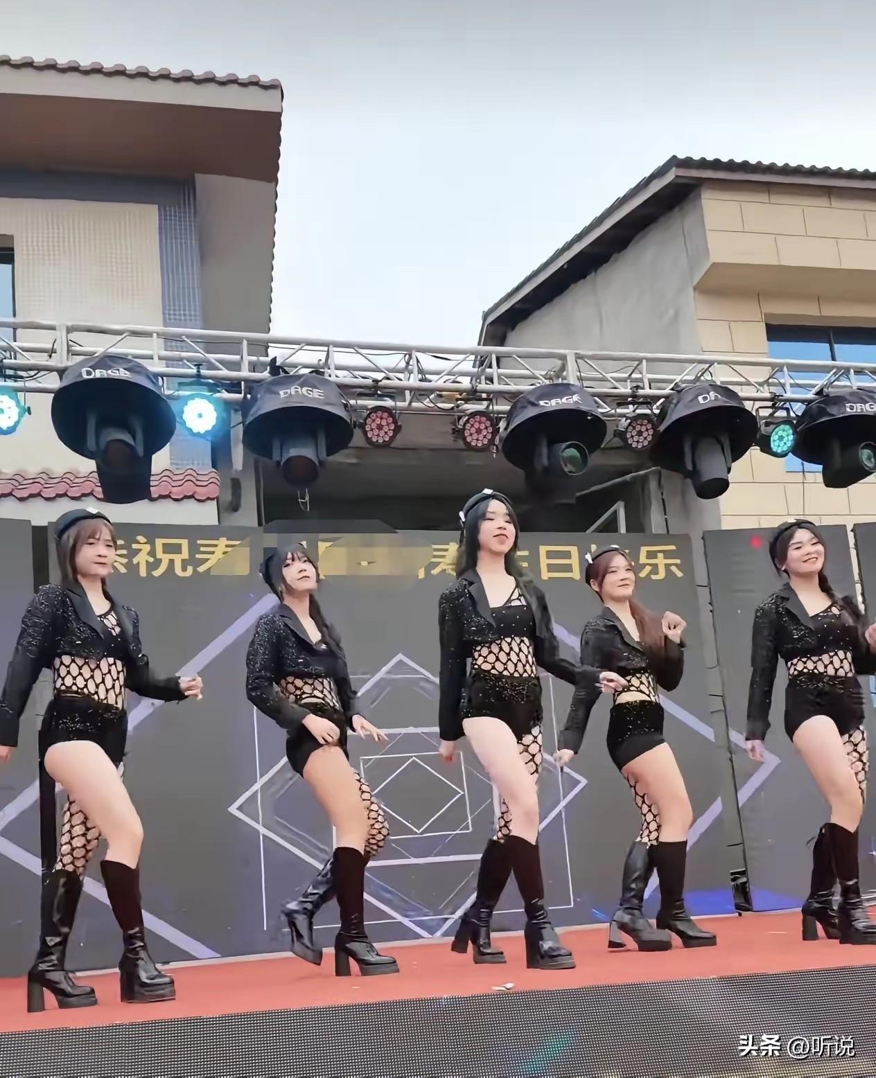 所以说女儿是小棉袄，老爷子90岁了还整这套