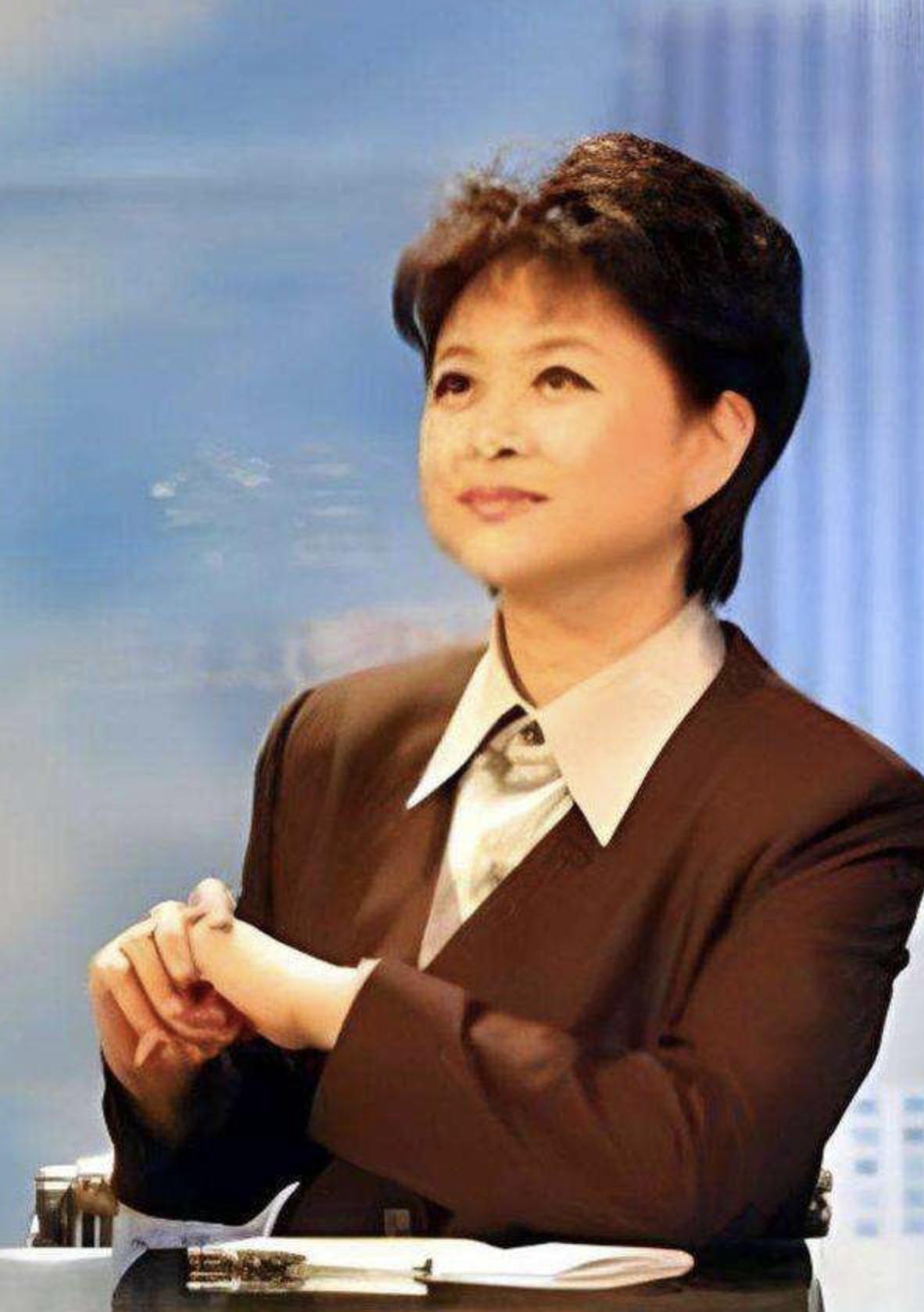 她曾是数观众心中的“新闻女神”，退休后远赴美国。几年后，她竟撒手人寰。临终前，她