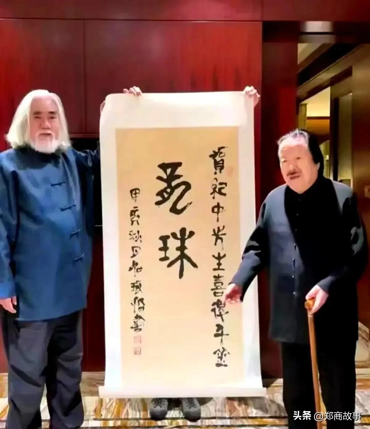 范曾大师和崔如琢大师是当今拍卖市场最牛的两位大师。

他俩的比较和争议也是最大的