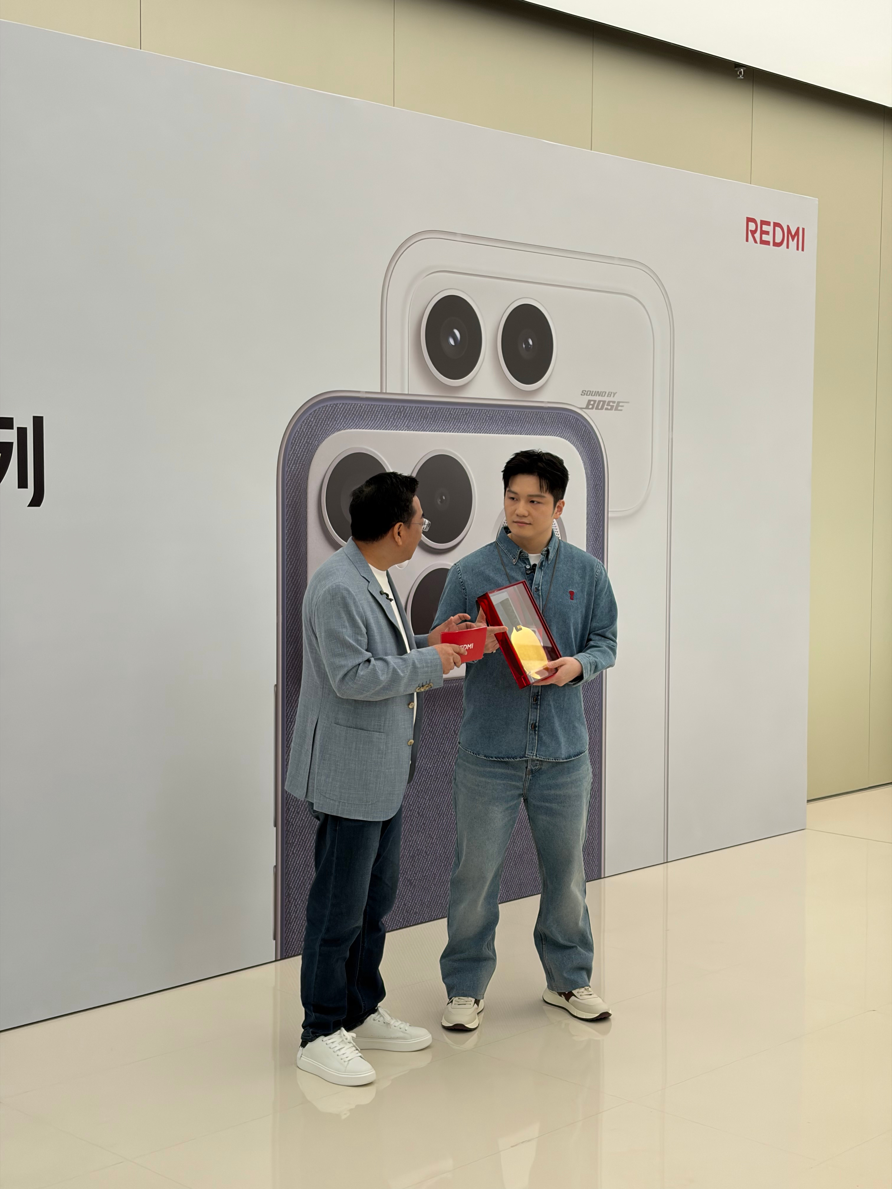 今天的REDMI一日店长活动，樊振东也来了！！！作为冠军店长，今天他不但分享了K