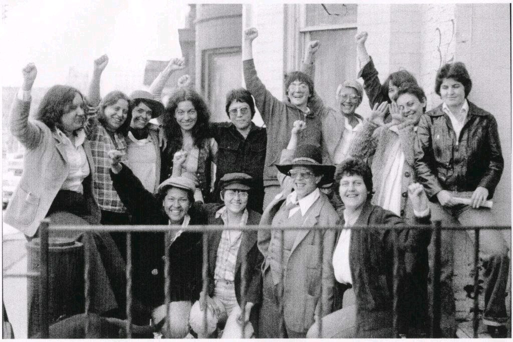 【来自投稿】这张照片拍摄于多伦多女同性恋组织（LOOT）门外，是1979年在多伦