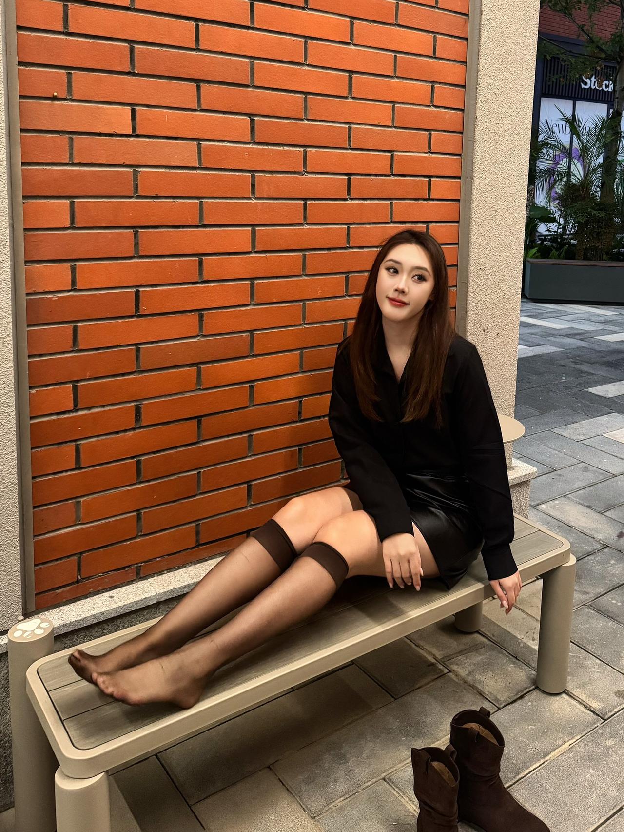 请问你那边现在是几点 几年前和几年后 我现在已经没有精力讨好谁了