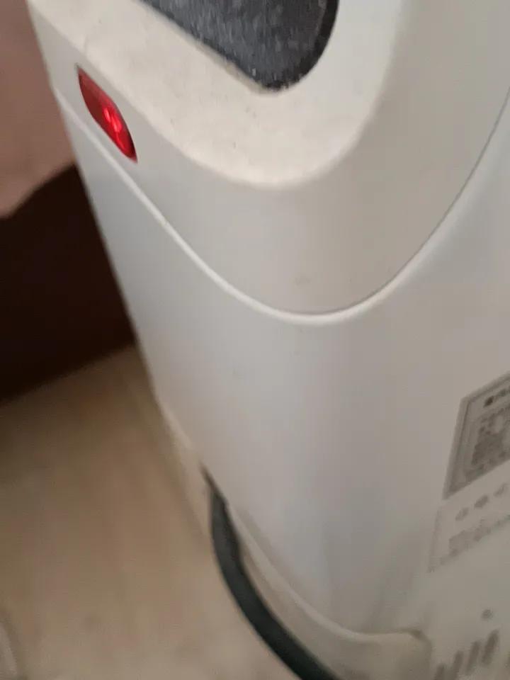 冬天过去了清明节也过去了。
        但是电暖气却撤不下去，天还是冷啊外面