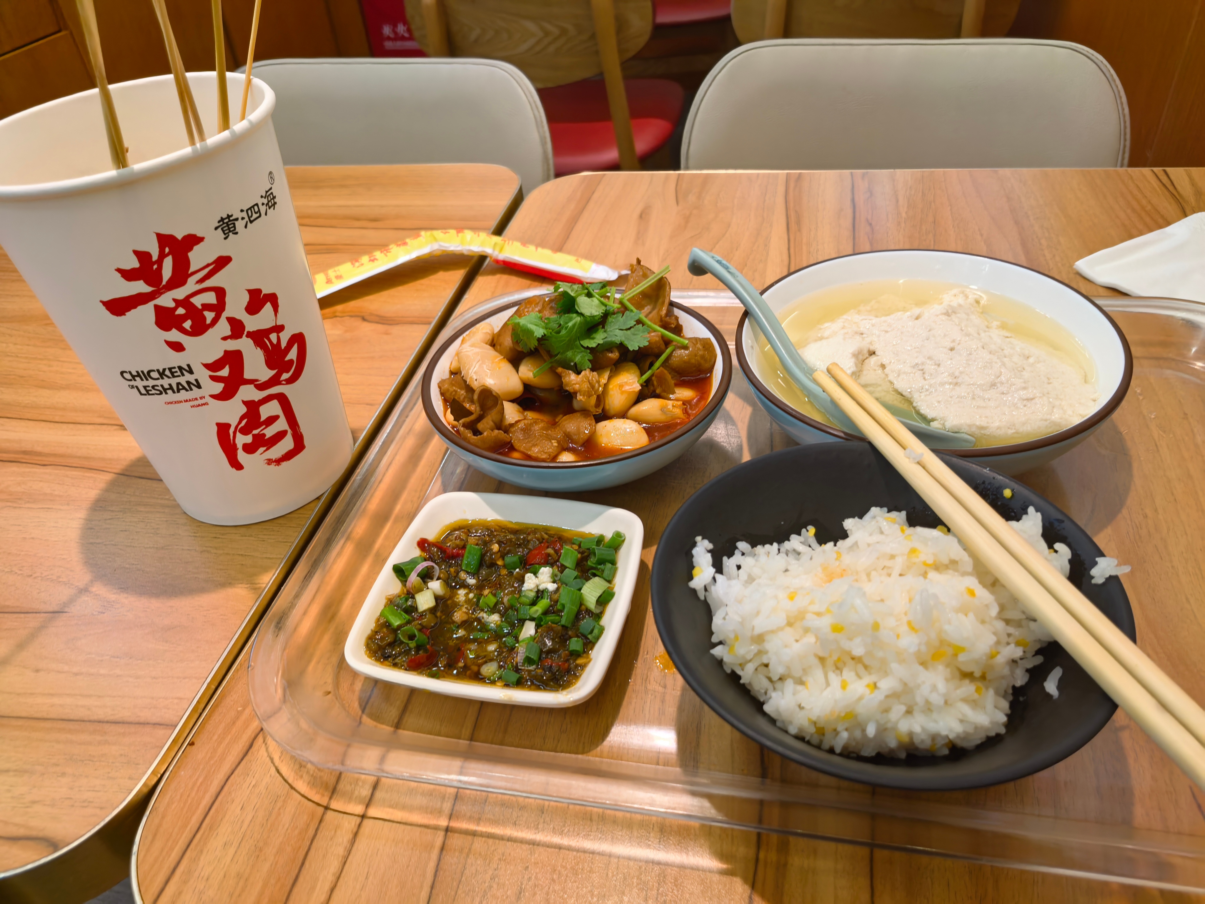 重庆这地方连机场都很好吃，要命了 