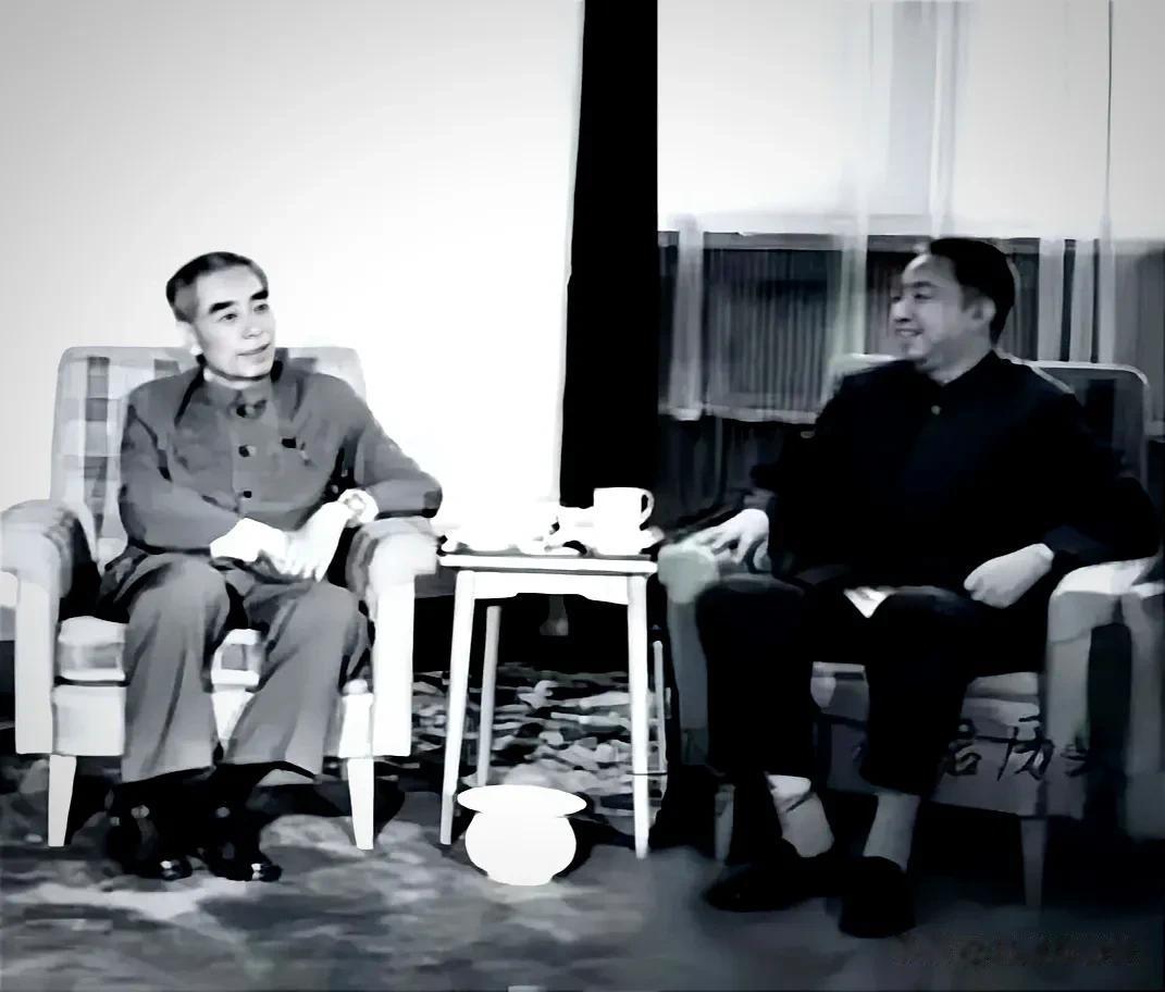 1975年12月，共和国的第1任总理和第2任总理在北京第305医院。