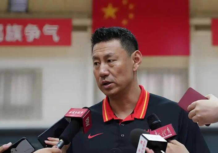 李楠与邱彪正面交锋，北京队取得了胜利，但李楠在执教层面的较量中却落了下风。从比赛
