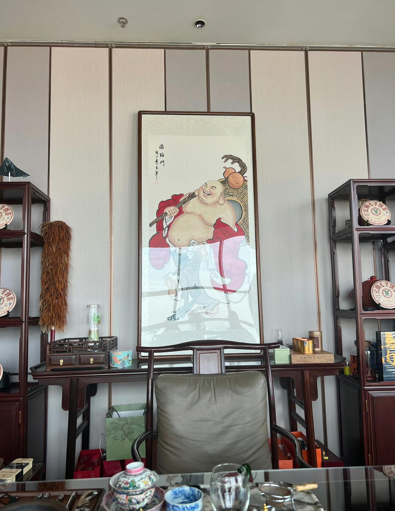 给卫姓喜水木男孩取名：卫明策
明，为明朗、通达。
策，为智慧、勉励。
此名取自元
