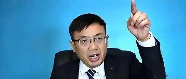 汤家凤这波“骂战”看得人头皮发麻。不过是呼吁英语权重往下调调，没说要废除，没说不