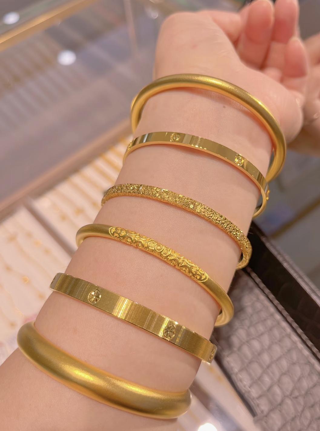 这下好了，
金价彻底跌疯了！
3月31日，一只58克的金镯子，75000块就能拿