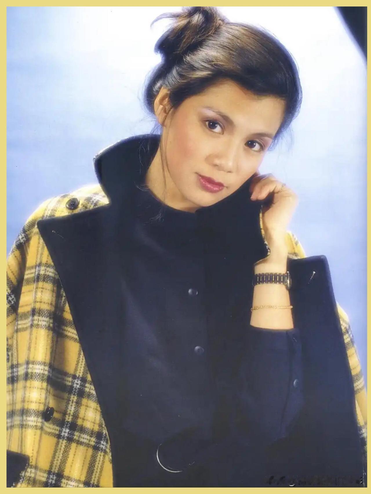 永远的翁美玲🎆她的美，不会因时光而退场
时光会翻页
会模糊很多旧影
却唯独带不