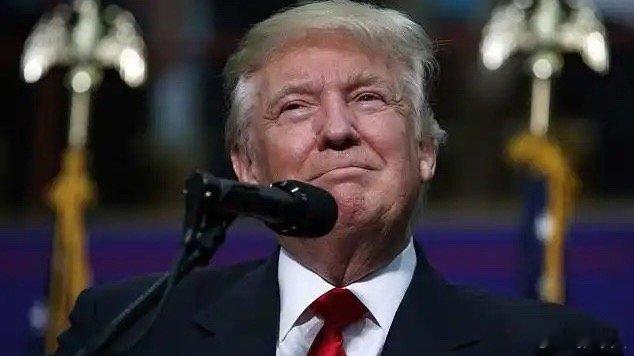 特朗普说阻止船只进出霍尔木兹海峡  4月12日，美国总统特朗普在社交媒体发文，宣