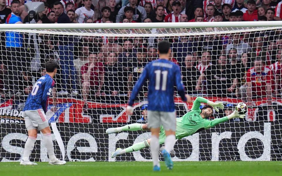 马竞vs阿森纳 每次到了危机时刻，都可以信赖门将拉亚。第14分钟，阿尔瓦雷斯在弧