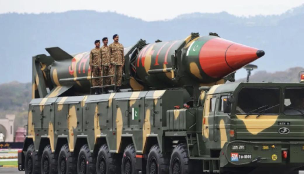 突发消息！巴方正式向阿富汗宣战、怒斥塔利班政府是印度傀儡。
巴基斯坦国防部长阿西