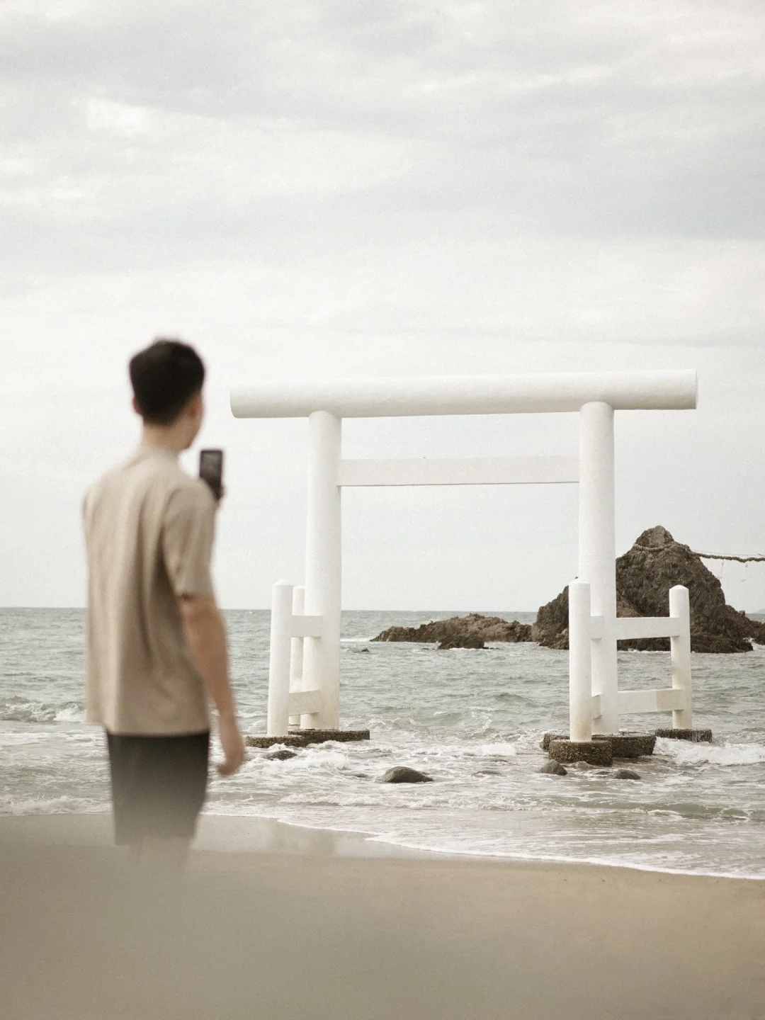 在福冈 海上白色鸟居