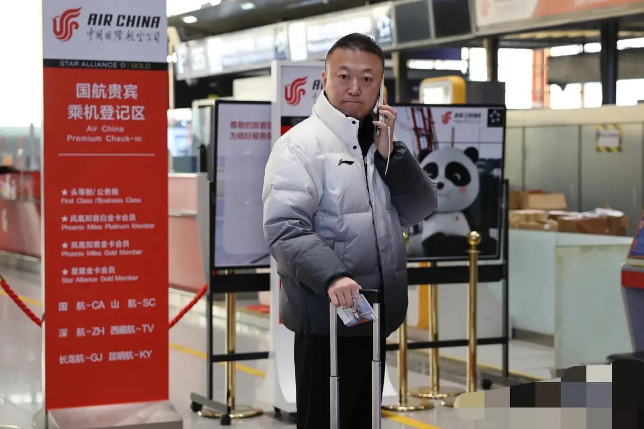 【国乒新年第一战，出发啦】过完元旦假期，国乒出征WTT多哈冠军赛，马琳、李大成与