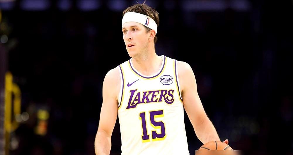 湖人队奥斯汀·里夫斯伤得不轻，抢篮板时左腹斜肌二级拉伤，但他愣是没吭声，还打满了