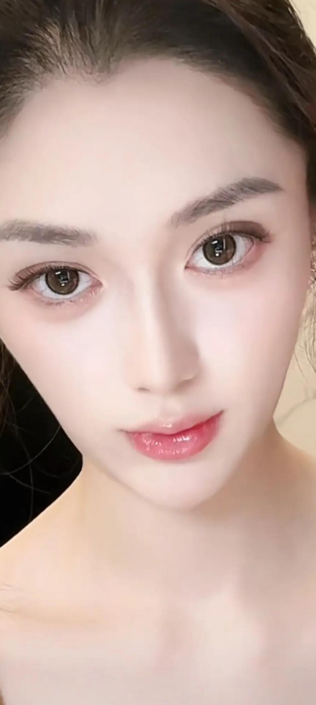 这位美女看起来好温柔哦！