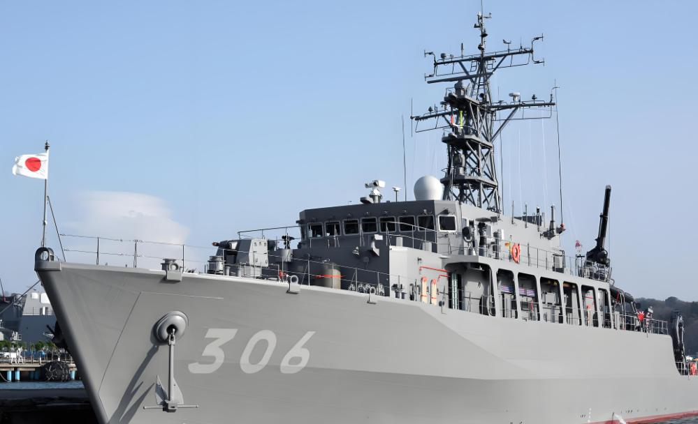 封锁我航母出海口？10月3日，日本“浦贺号”扫雷艇在驱逐舰护卫下，抵达我辽宁舰航