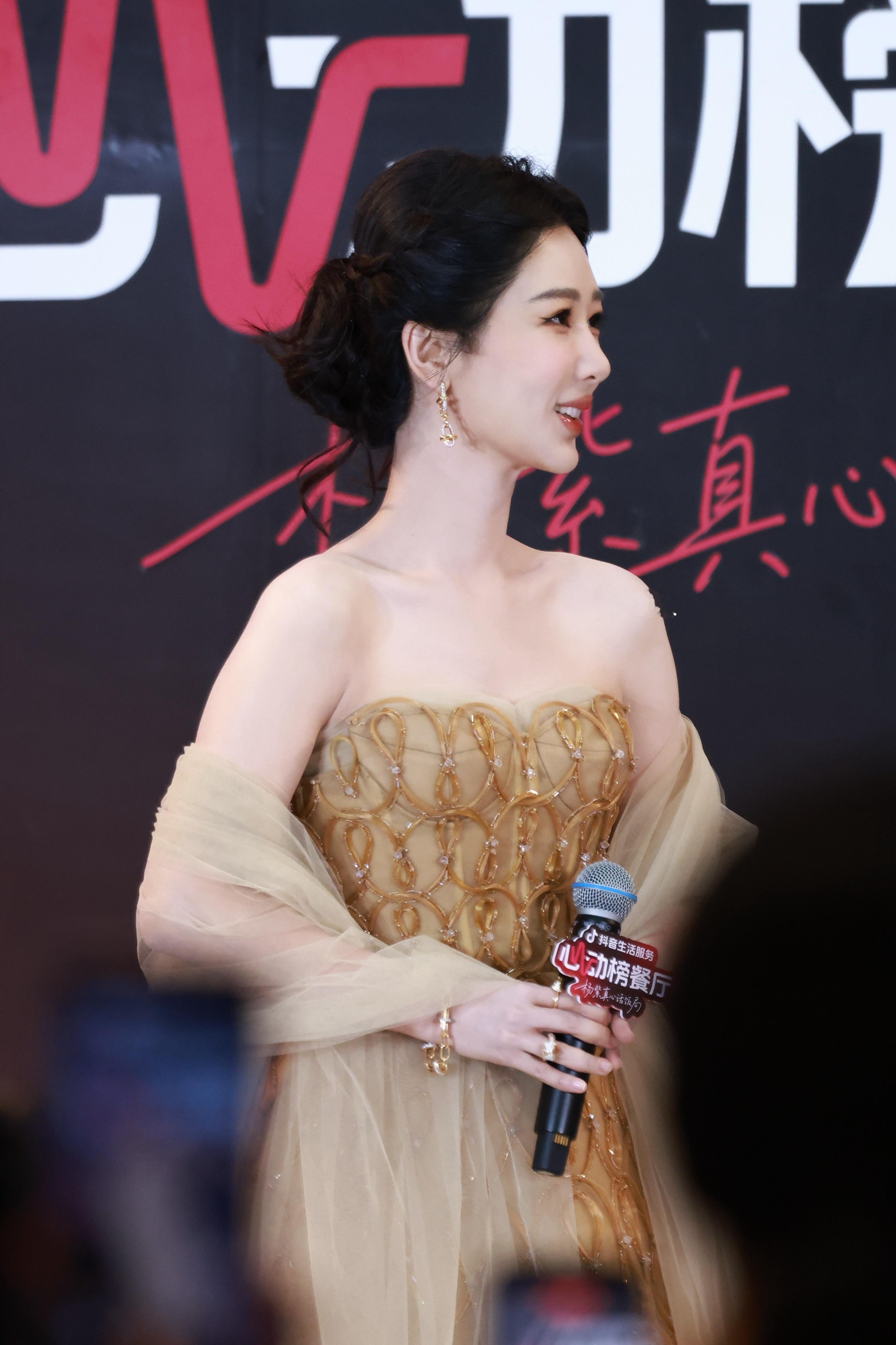 孩子们请欣赏视后杨紫纯纯纯纯生图！！！真美我几大跳啊啊啊啊啊啊杨紫
