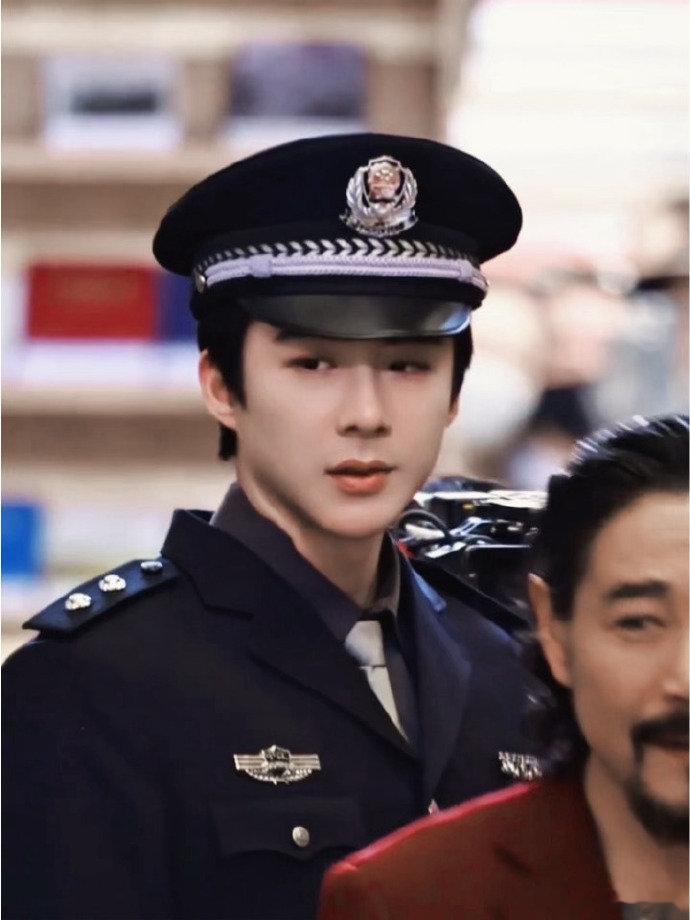 刘宇宁孙红雷铁证开机路透 刘宇宁孙红雷开机同框路透 脱离以往熟悉的角色风格，两人