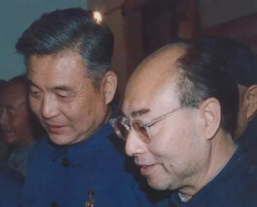1986年，弥留之际的邓稼先向中央提出一份建议书，指出世界上的核弹理论水平接近极