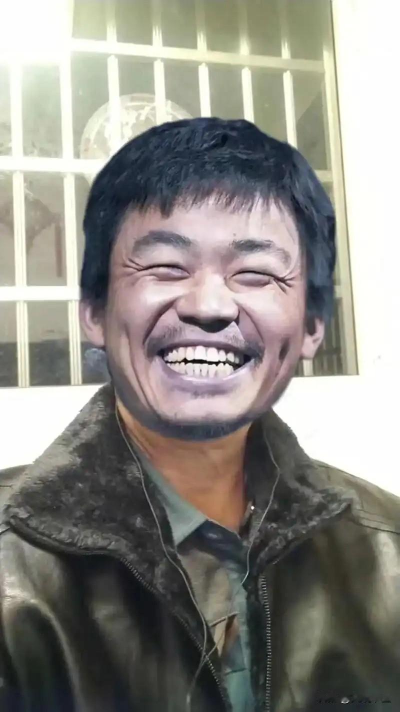 王宝强开300万大奔回村过年，见村口刻“王宝强家乡”当场要求拆除，村长一番话后他