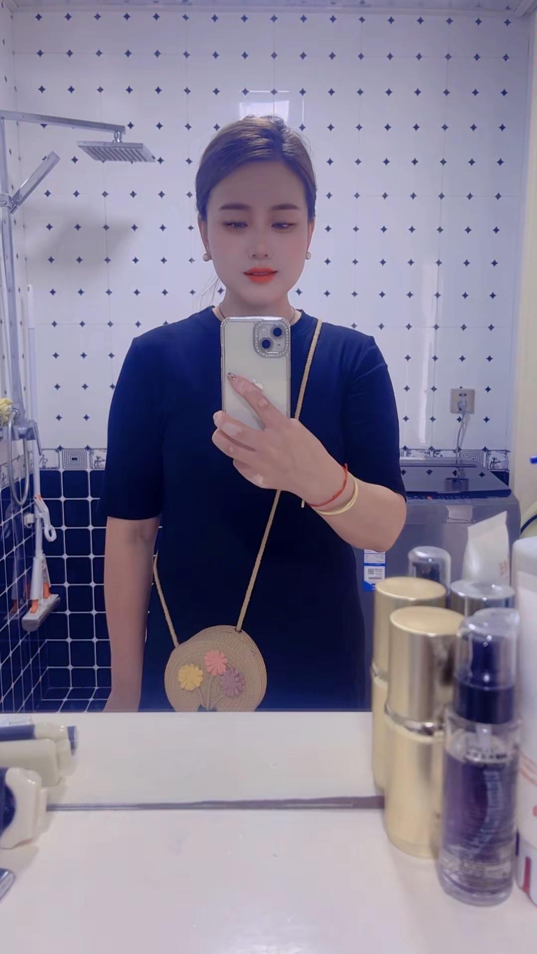 美颜也遮盖不了我眼角的皱纹🥲