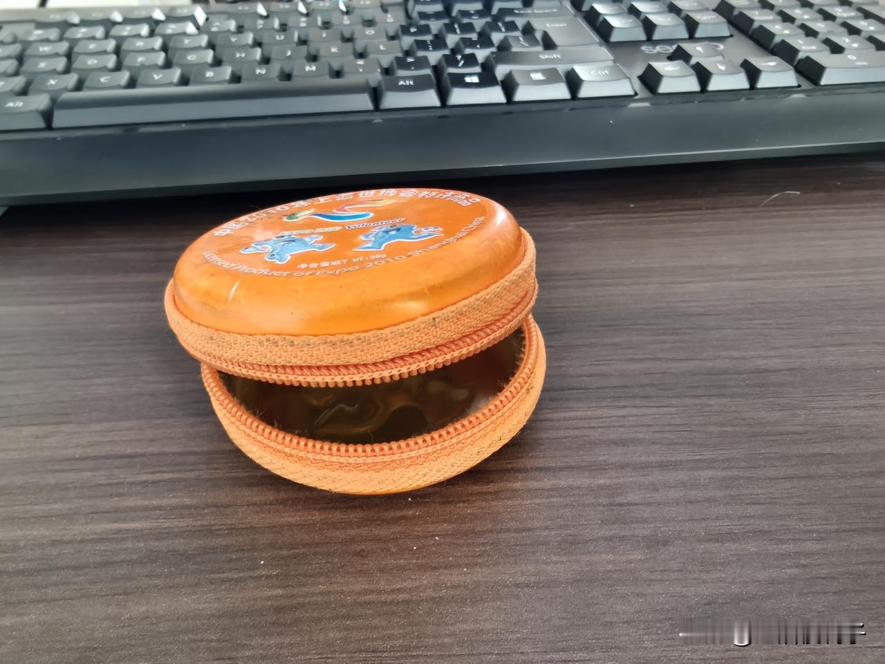 我亲爱的U盘，你去哪里了？什么时候回来？
星期一，大BOOS要一份资料，我打开我