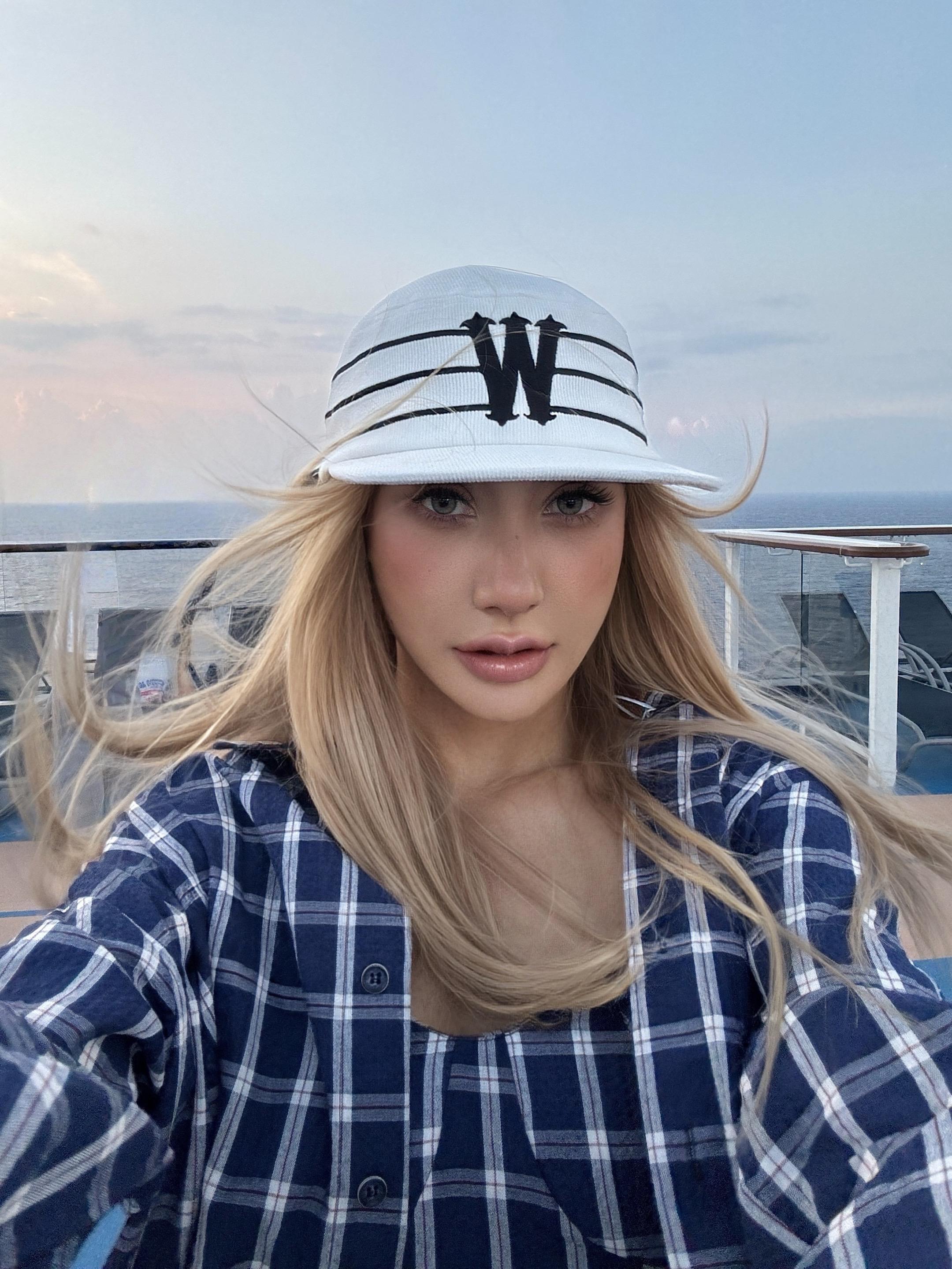 我年少 你飄渺。