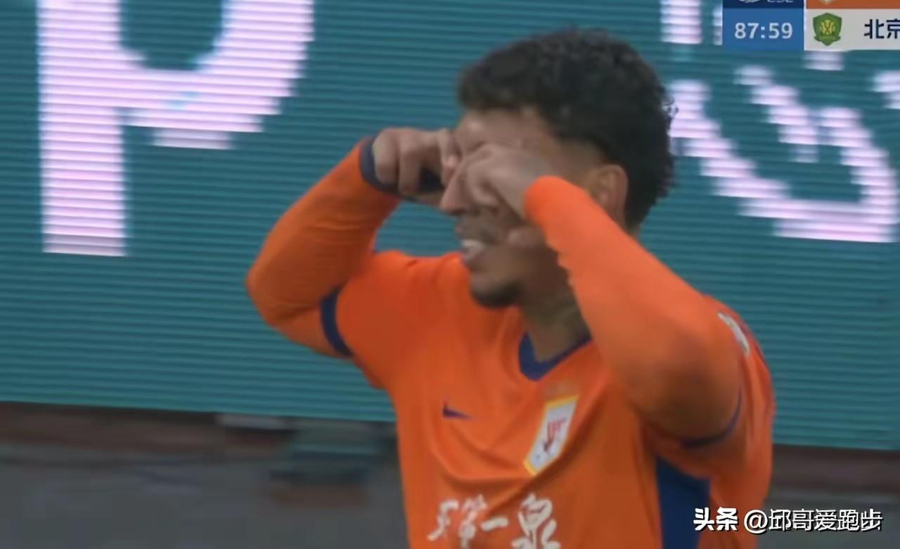 今天济南奥体中心来了45065人！
济南今天真的挺冷的！大家都来现场为自己喜爱的