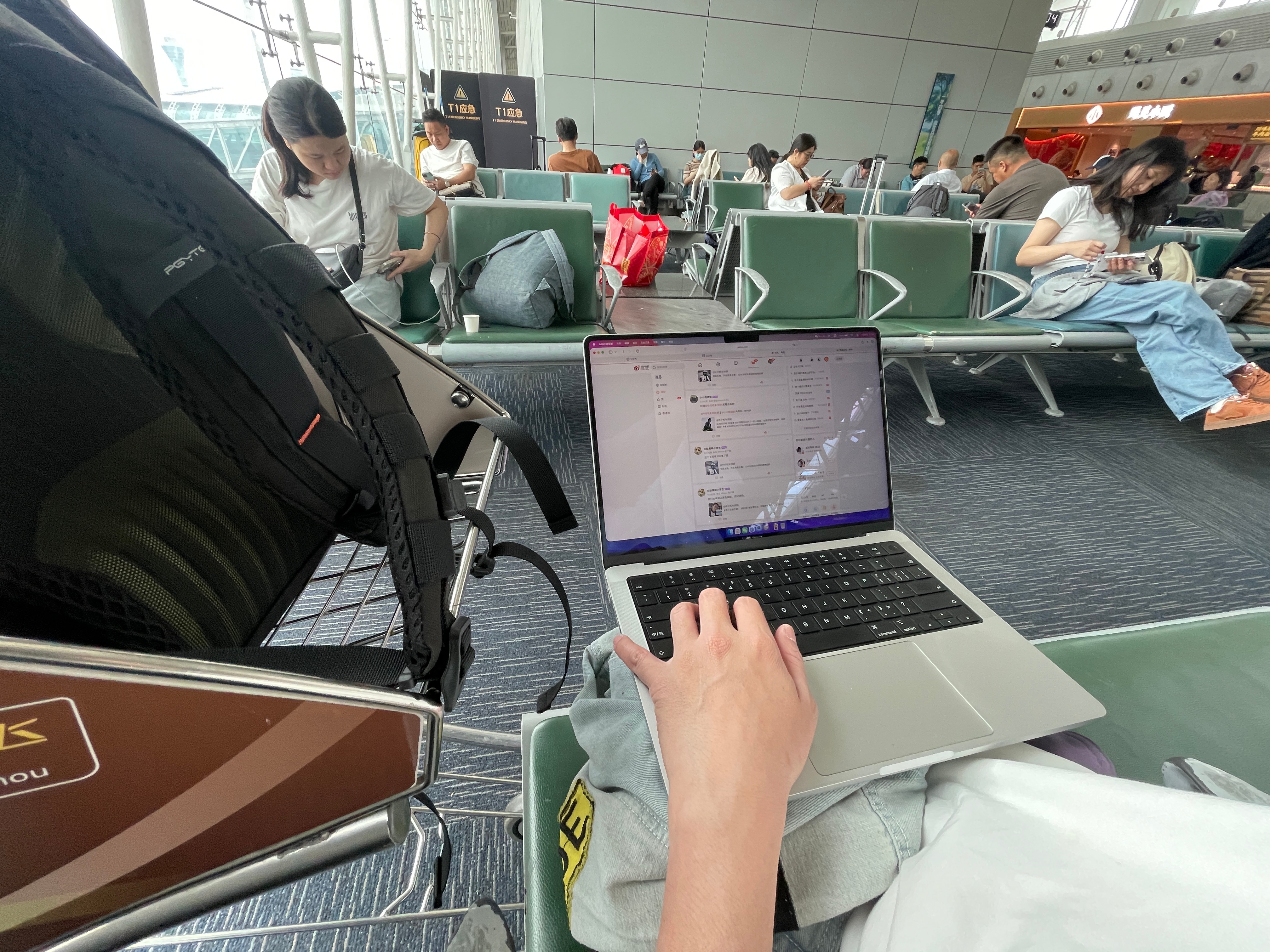 在机场继续努力回复各位留言