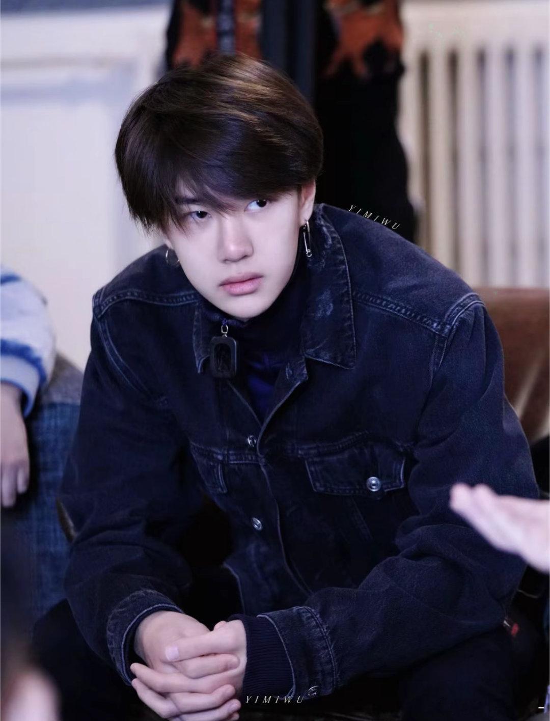 第一个发明让王一博素颜的人简直就是天才 顺毛加素颜 权威中的权威