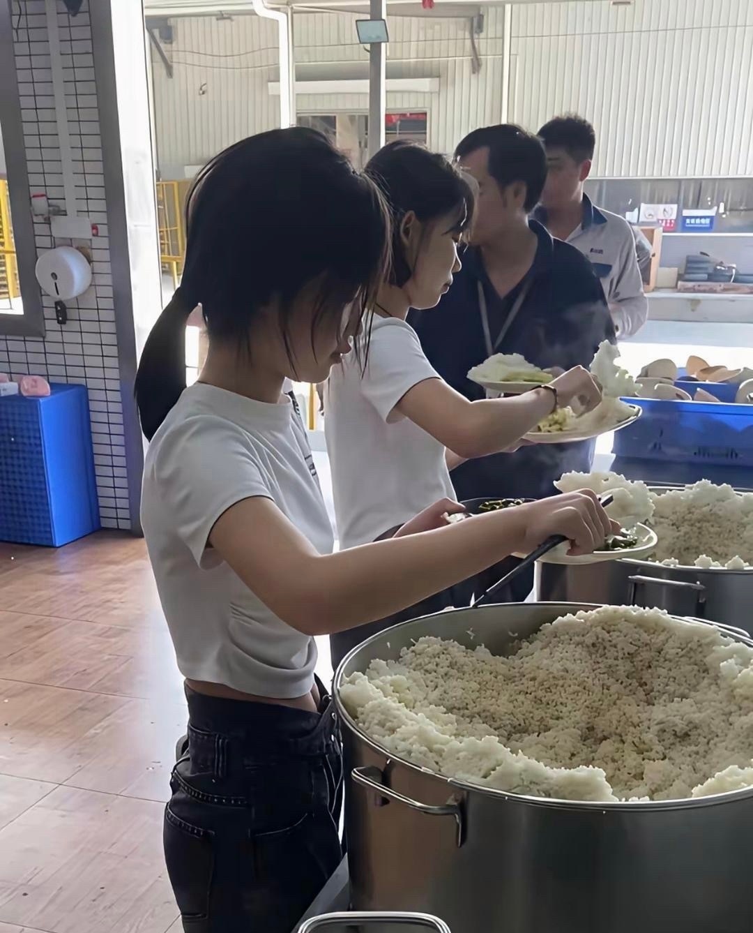 请问这么多饭女子为啥还这么瘦 