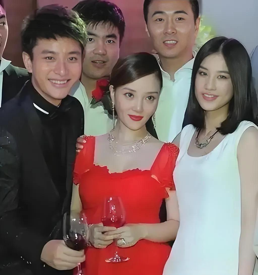 黄圣依还想再婚是因为她有底气：老娘有钱，老娘无所畏惧。

同节目的嘉宾问及她的初