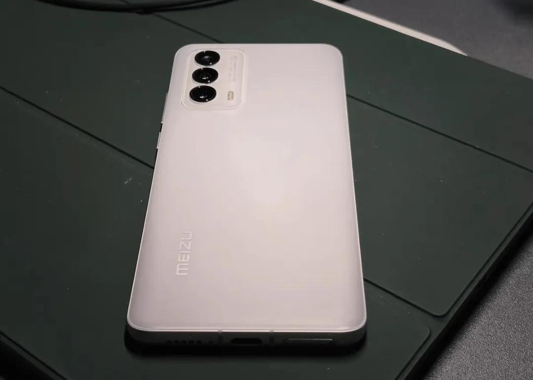 如果骁龙888不翻车，魅族18算不算一款成功的产品，颜值手感屏幕尺寸都算优秀，超