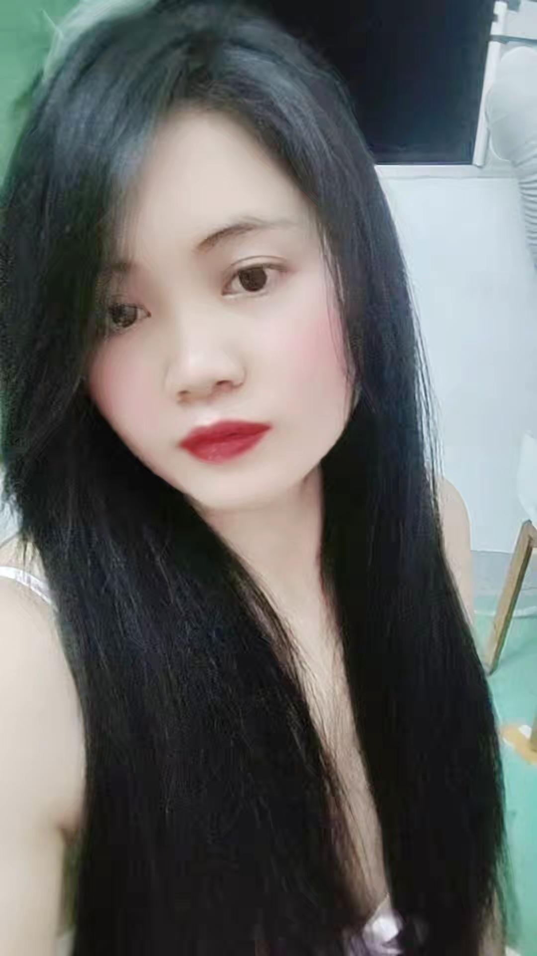 抹了一个口红出去走一下，有一起的吗？