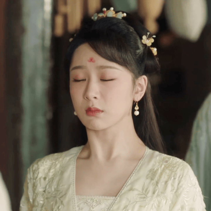 这不是和相柳变九张人脸的特效，几乎一模一样吗，嫌少，让小妖多变几张脸吧。相柳除了