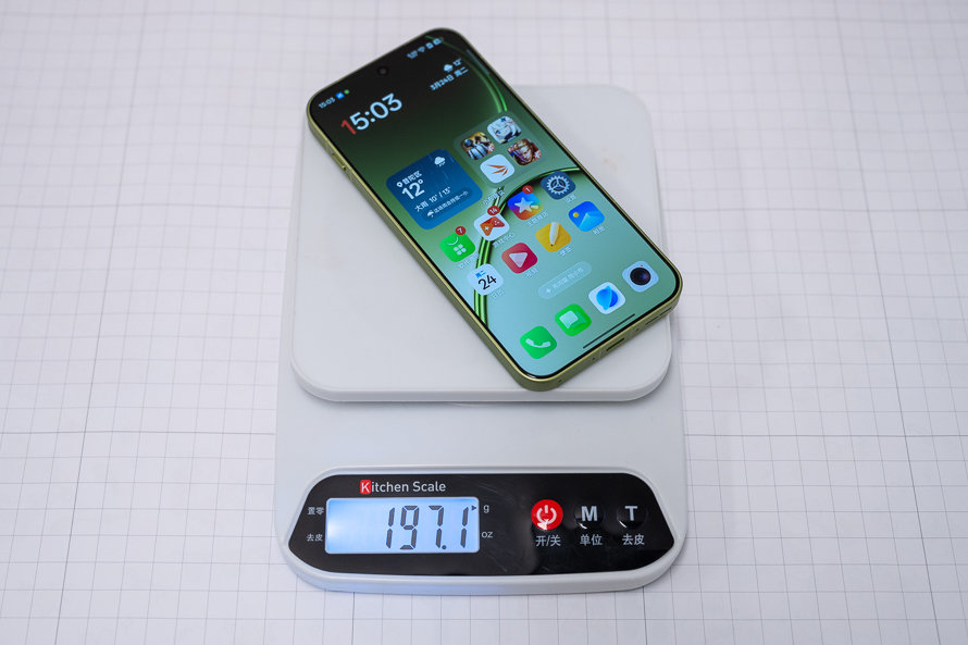 一加15t 一加15T的登场，标志着小屏旗舰品类正在走向成熟。它不再是一个需要用