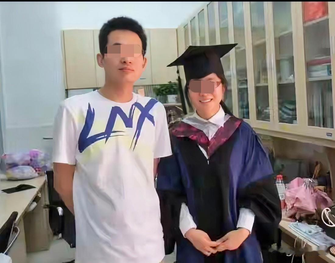 现在最倒霉的应该是安大了，
费尽心思引进来的人才，爆出这么大的花边新闻。
付校长