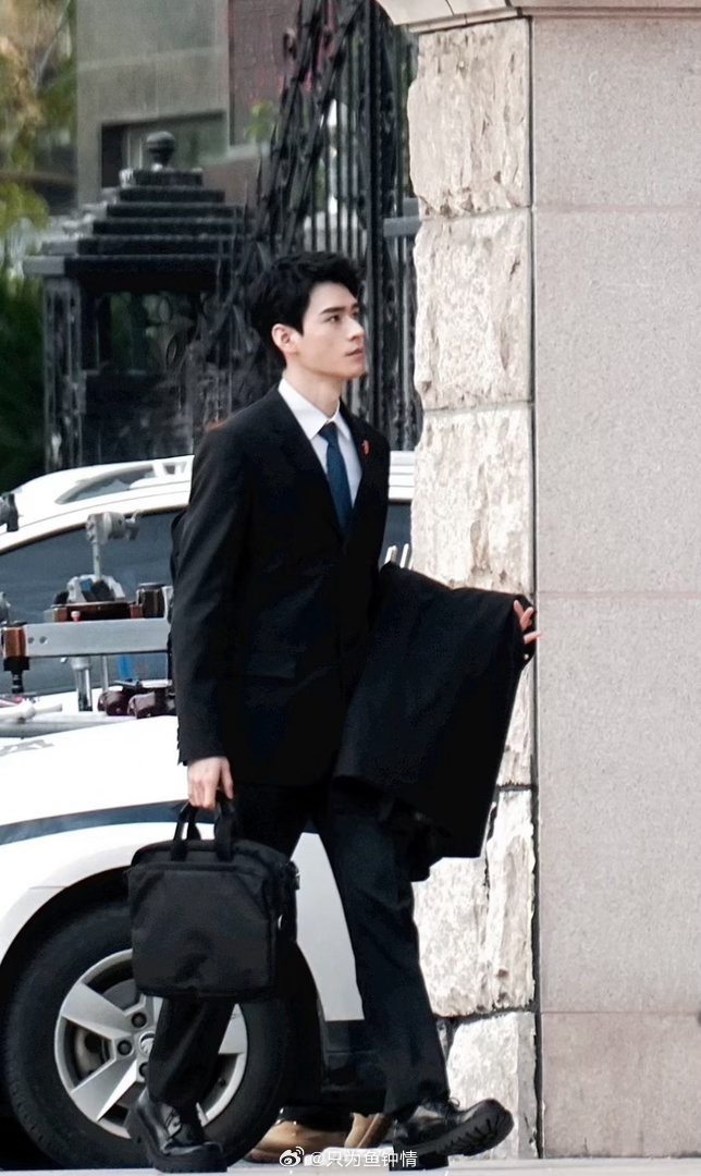 龚俊任敏好会吵架的两张嘴龚俊任敏完全对抗路cp来的 别的CP靠甜宠发糖，龚俊和任