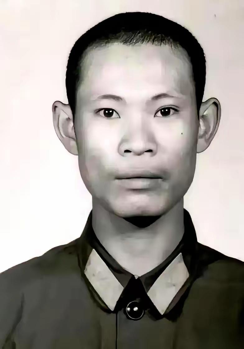 1982年，边防某部的营区里出了个“怪人”杨国跃。连长看他底子好，拍板让他当班长