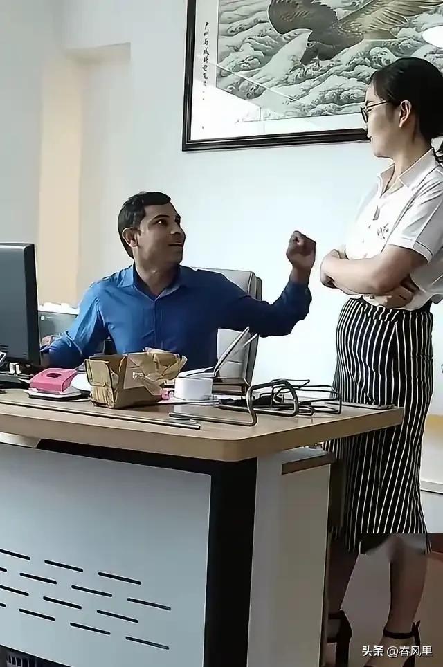 印度人当领导很有意思，先把外部人员清理干净，再往里填自己的人。

比如说IBM公
