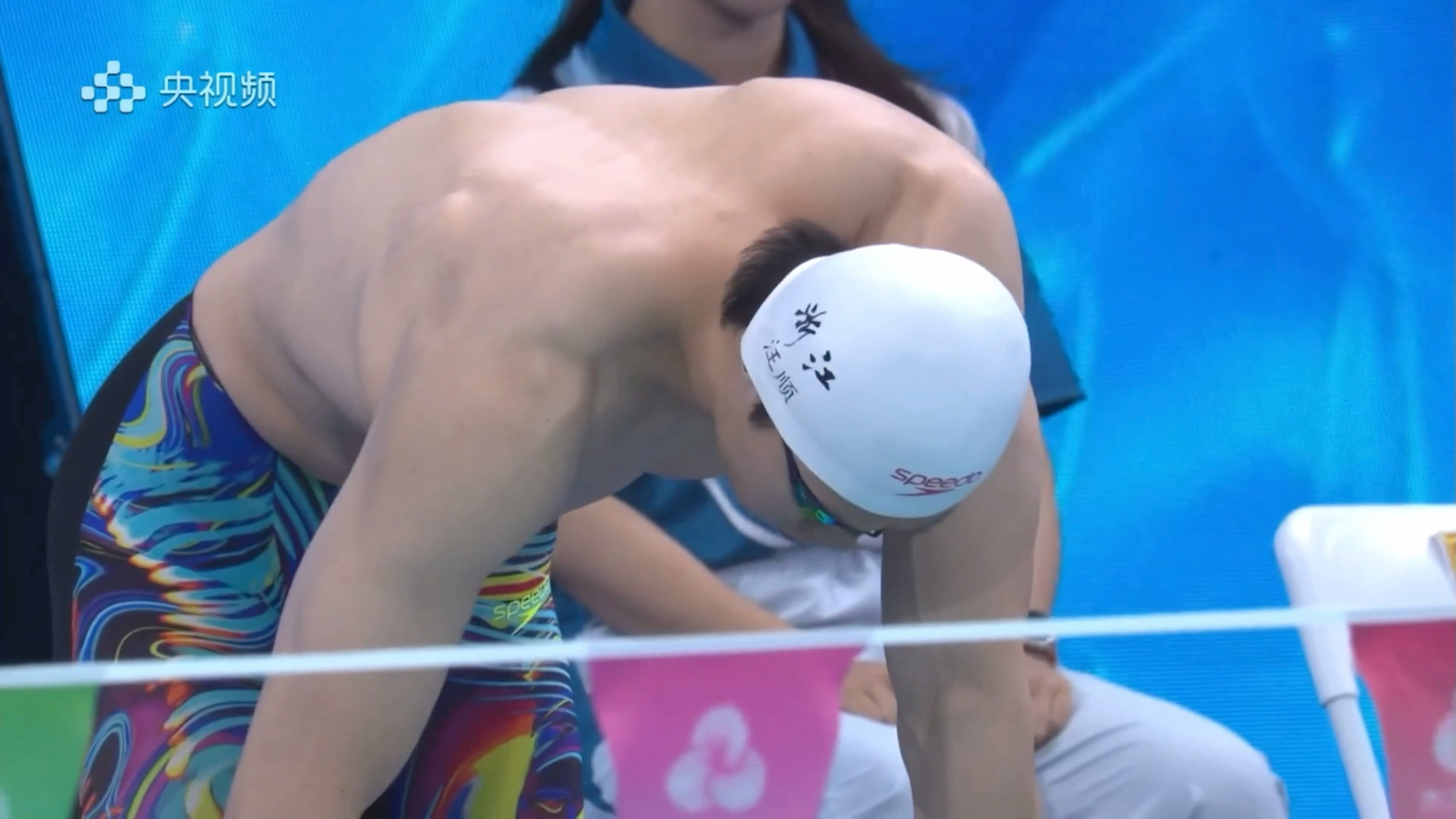 徐嘉余汪顺晋级100仰半决赛镜头切到顺哥！眼睛真的是一亮又一亮的～[色]全运日记