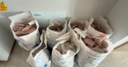 胆子太肥了！浙江杭州，女子花165万买了套精装房，就在他们一家欢欢喜喜准备入住时