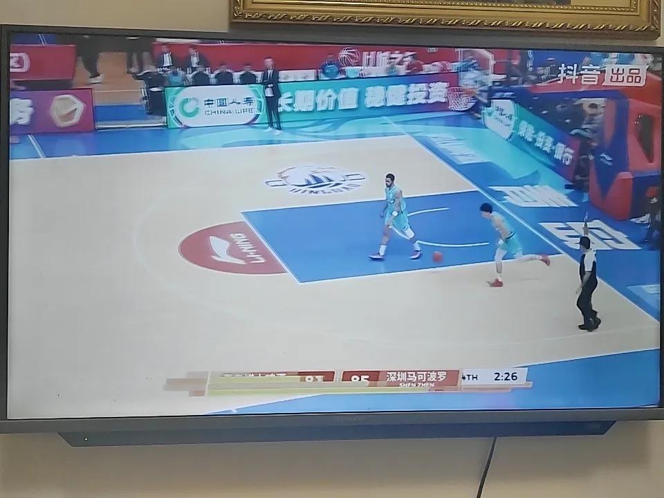 现在篮球规则改了吗？

很长时间没有看球了。

这是青岛和深圳的比赛，青岛主场深