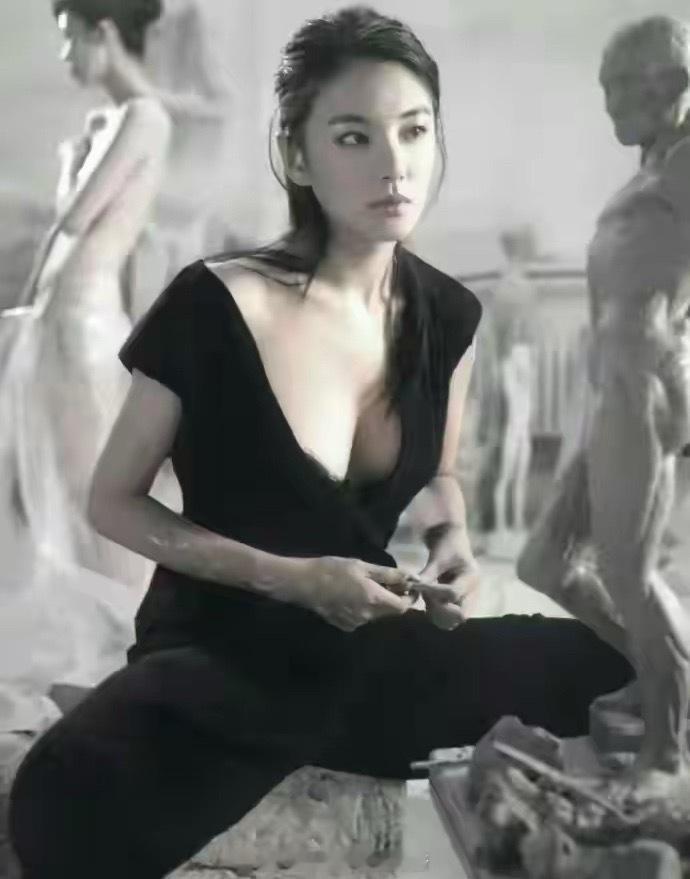 两张早期的张雨绮 追求者排到法国真是一点也不夸张… 