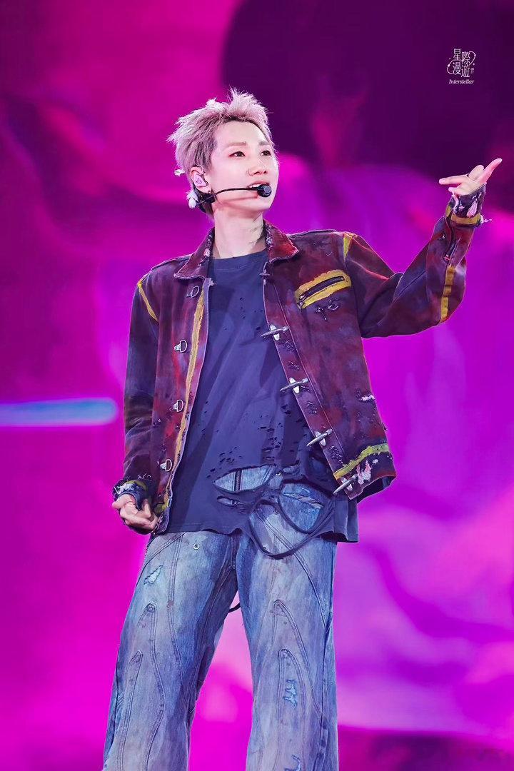 汪苏泷演唱会白天就是好 白天的汪苏泷演唱会美得像一场梦！阳光透过场馆洒下来，他整