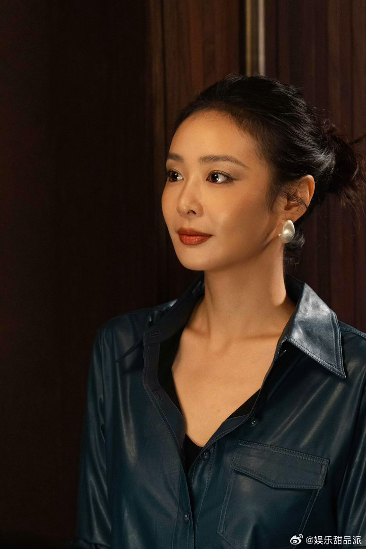 高叶给自己化的妆高叶职场妆妆教Kathy之所以让人印象深刻，合适的妆容加持功不可