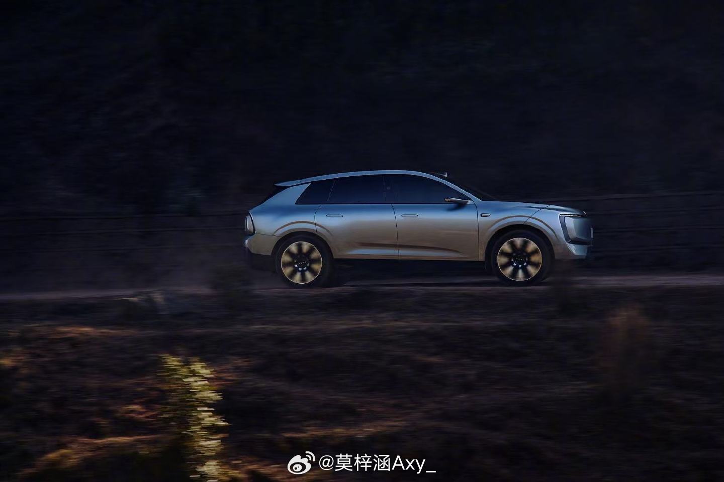 奥迪登顶亚洲山脊赛道最速SUV奥迪全新纯电SUV E7X以1分47秒93的成绩登